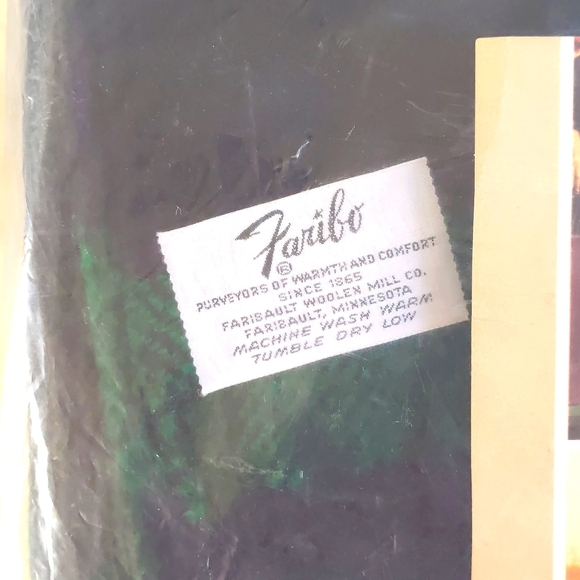 NWT. Vintage Faribo Green and Black Plaid Stadium Blanket with Fringes. - Picture 4 of 4